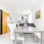 Cozy In With Kitchen Apartmán *