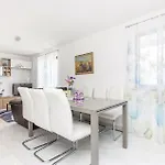 Apartmán Cozy In With Kitchen Dramalj