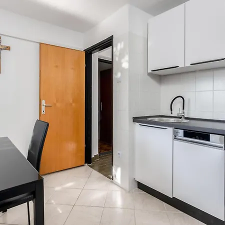 Apartment Cozy In With Kitchen