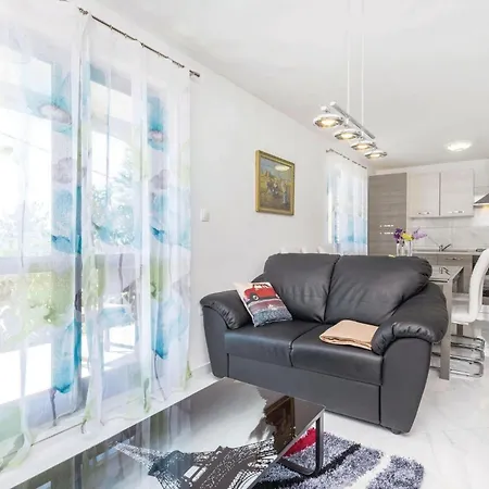 Cozy In With Kitchen * Dramalj