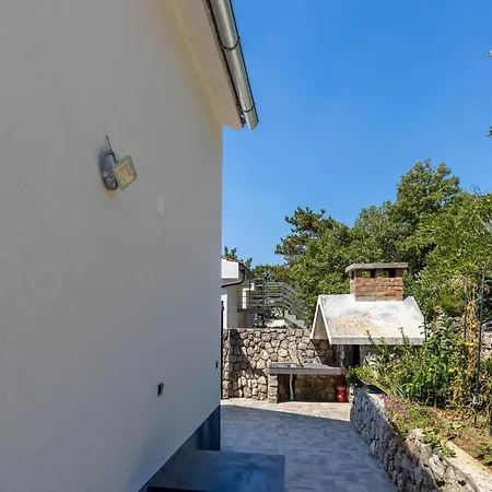 Cozy In With Kitchen Apartment
