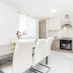 Cozy In With Kitchen アパート