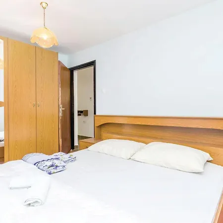 Cozy In With Kitchen Apartman