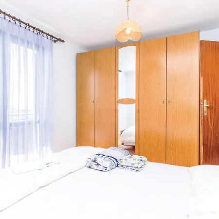 2 Bedroom Lovely In * Dramalj