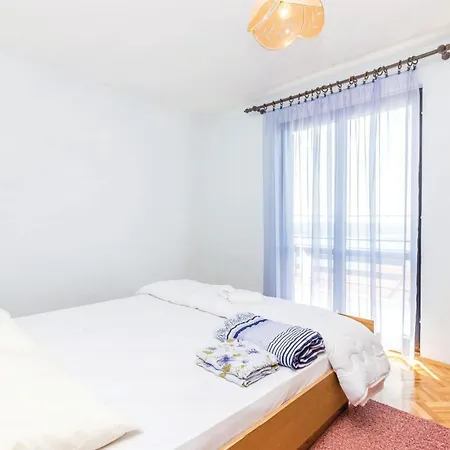 2 Bedroom Lovely In