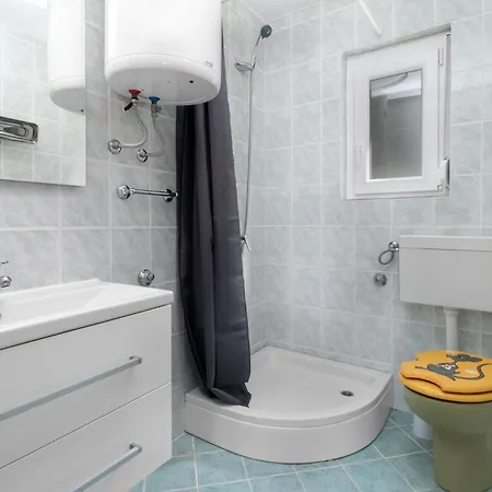 2 Bedroom Lovely In * Dramalj