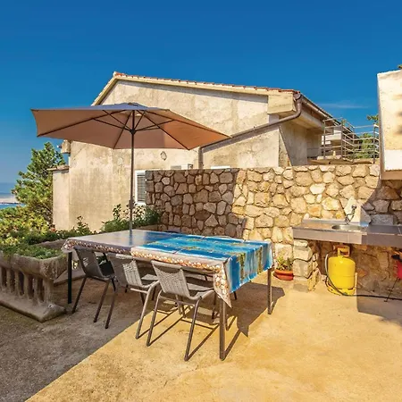 Appartamento Cozy In With Kitchen Dramalj