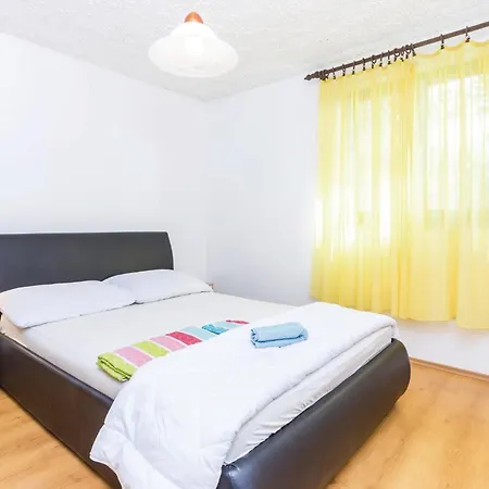 2 Bedroom Lovely In Dramalj
