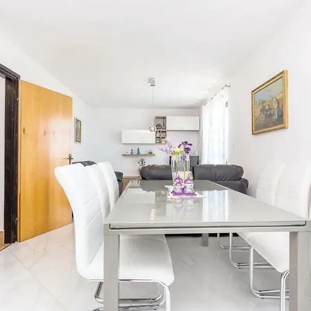 Cozy In With Kitchen Apartman *