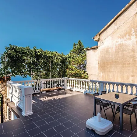 2 Bedroom Lovely In Dramalj