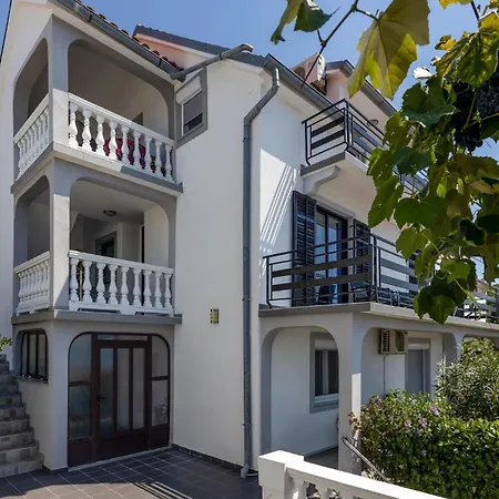 Apartament 2 Bedroom Lovely In