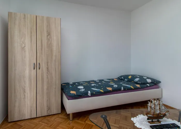 Cozy In With Kitchen Apartment *