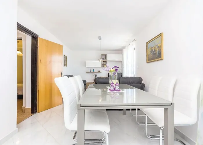 Cozy In With Kitchen Apartment *