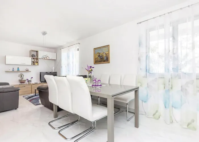 Apartment Cozy In With Kitchen Dramalj